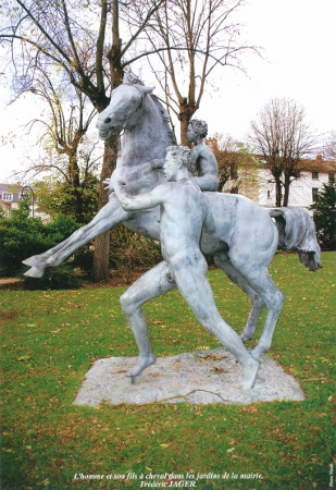 L'homme et son fils à cheval, sculpture monumentale - Melun